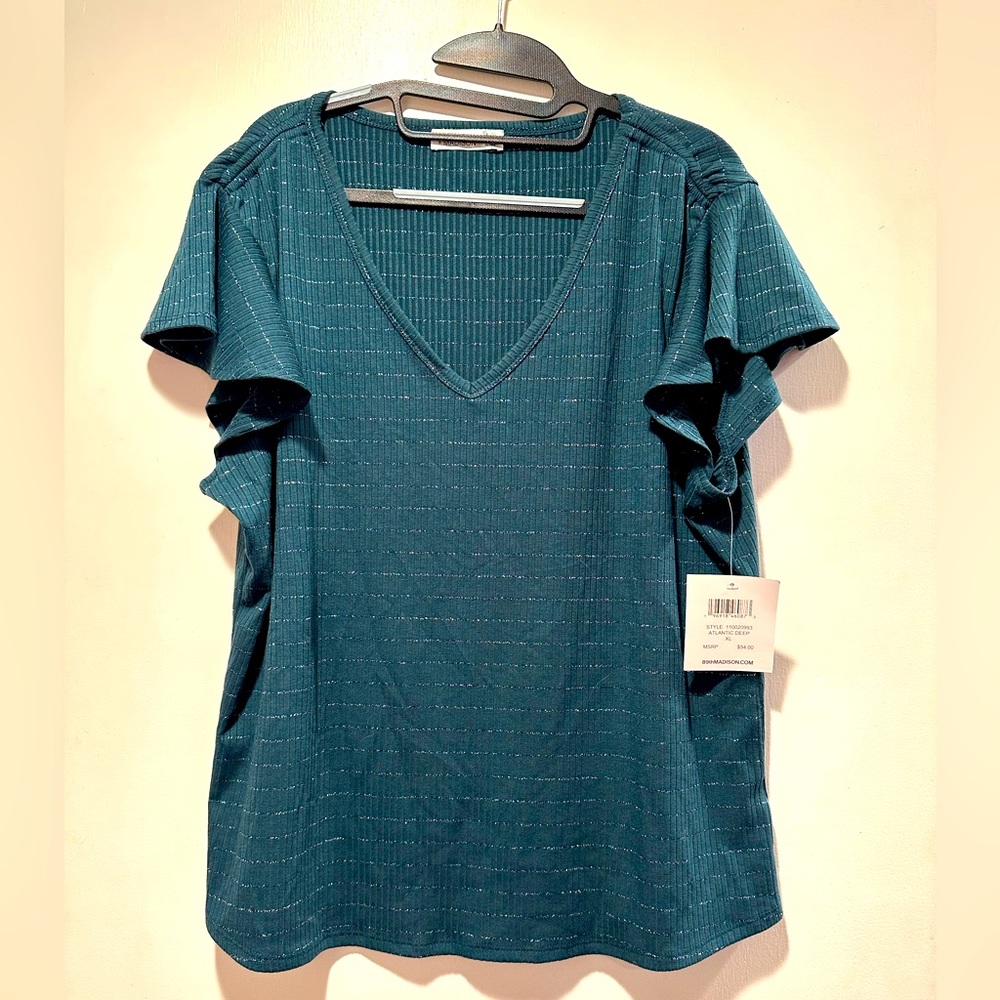 Short sleeve knit top with silver thread, stripe detail